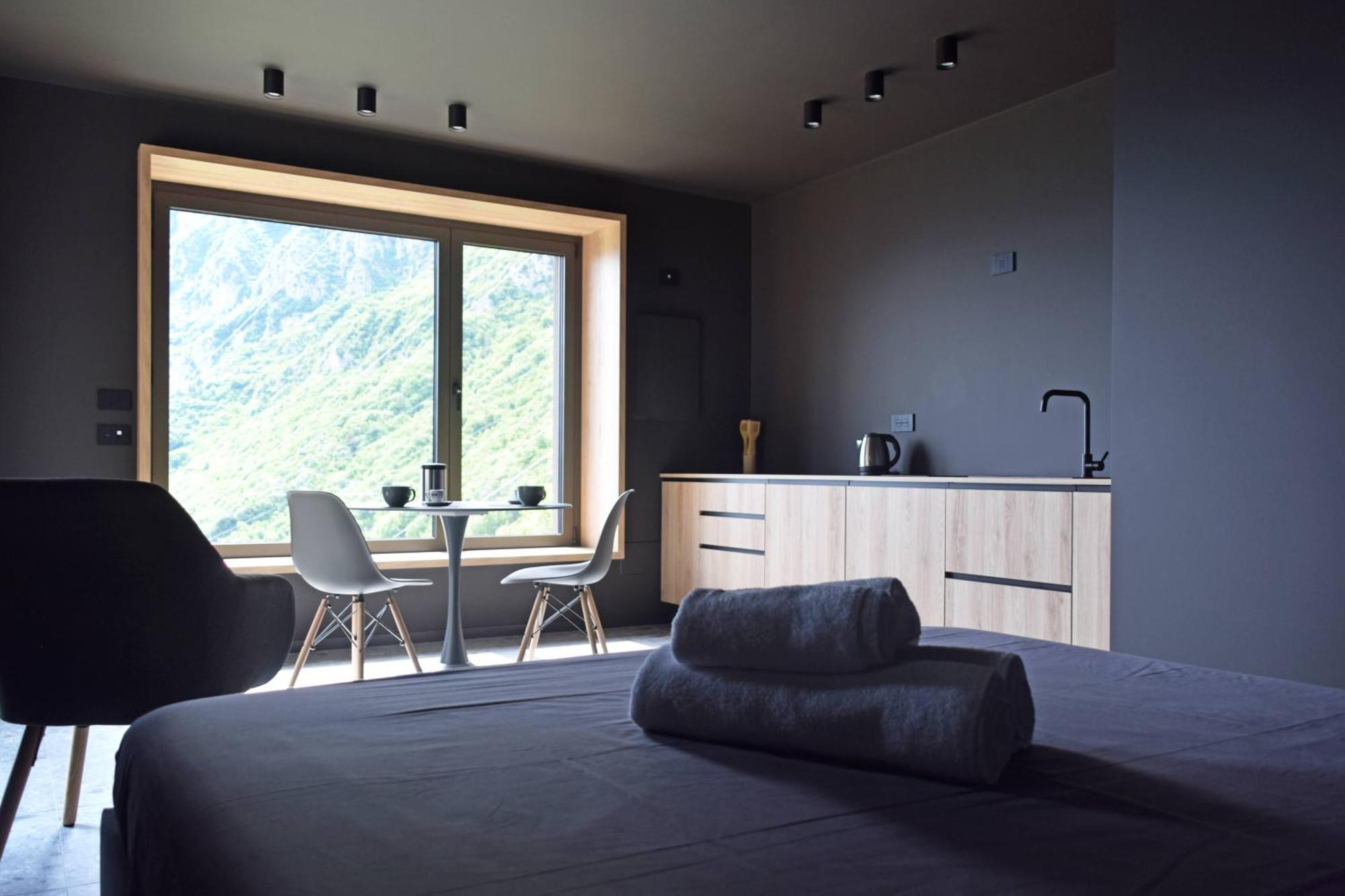 La Casa Di Cesare Hotell Rogno Exteriör bild