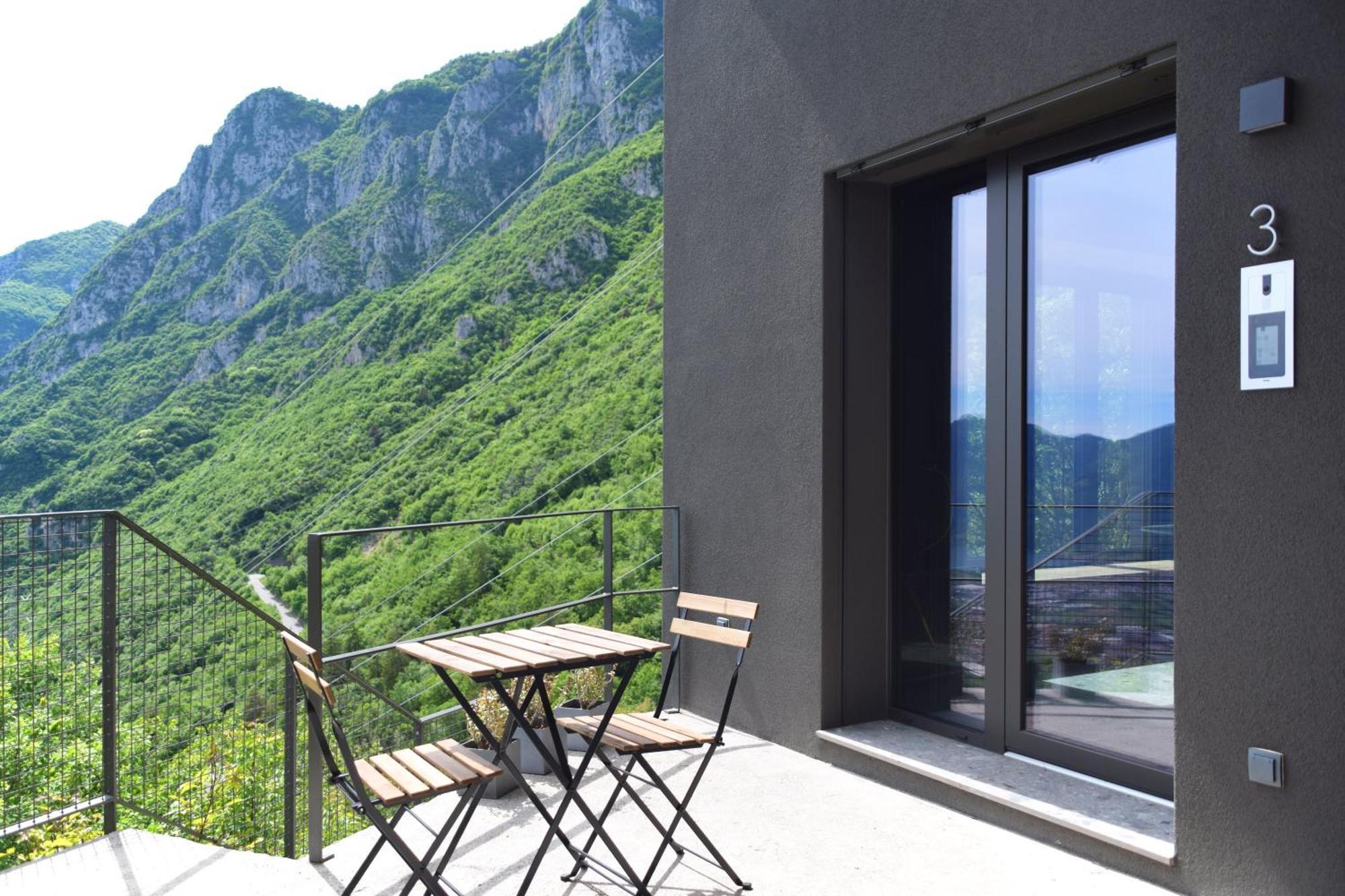 La Casa Di Cesare Hotell Rogno Exteriör bild