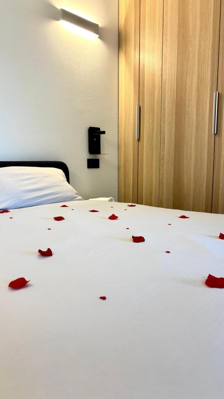 La Casa Di Cesare Hotell Rogno Rum bild